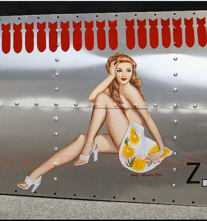 B17-Pinup.jpg Fighting Colors