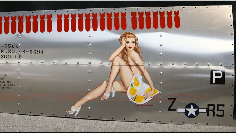 B17-Pinup.jpg Fighting Colors